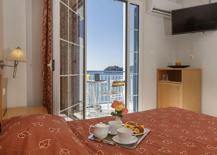 Hotel Tolo מלון טולון