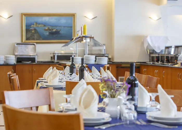 Hotel Tolo מלון טולון