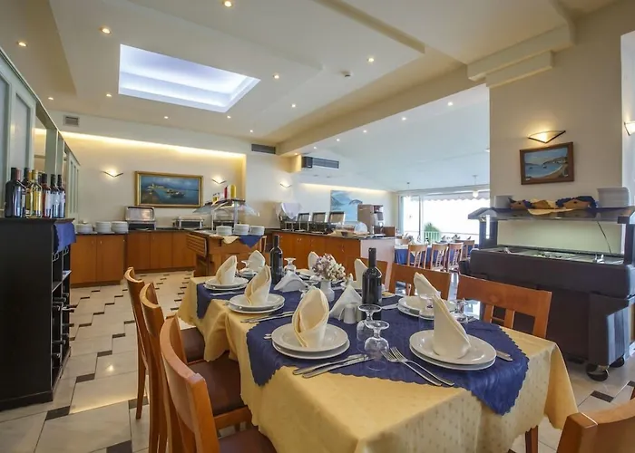 Hotel Tolo מלון טולון