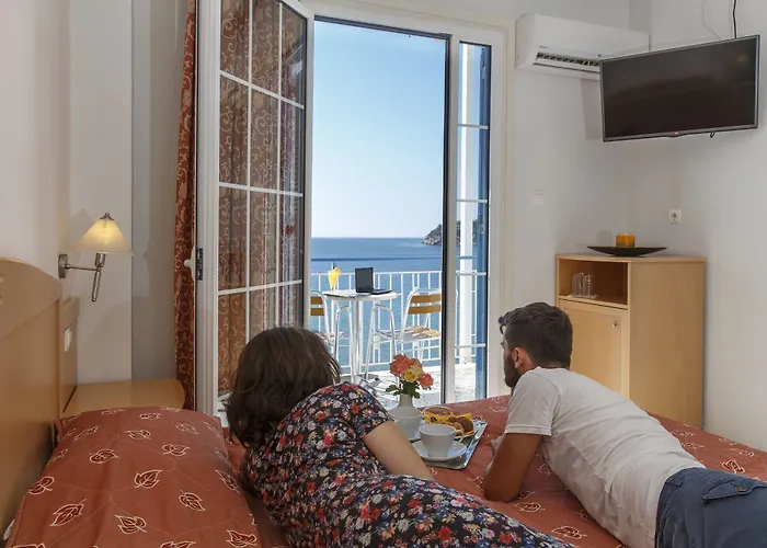 Hotel Tolo מלון טולון