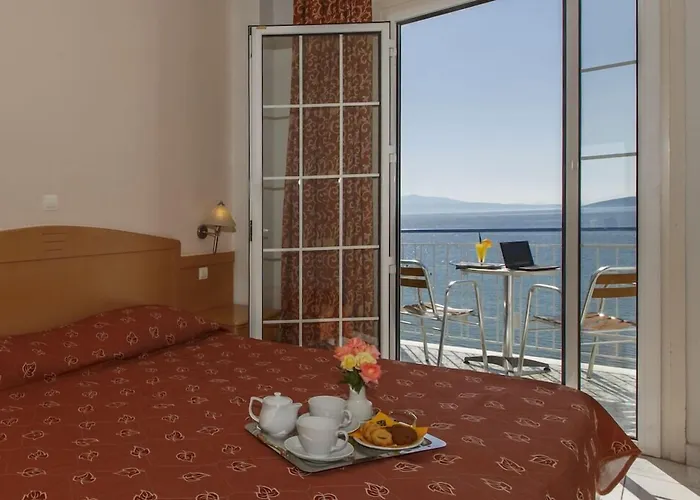 Hotel Tolo מלון טולון