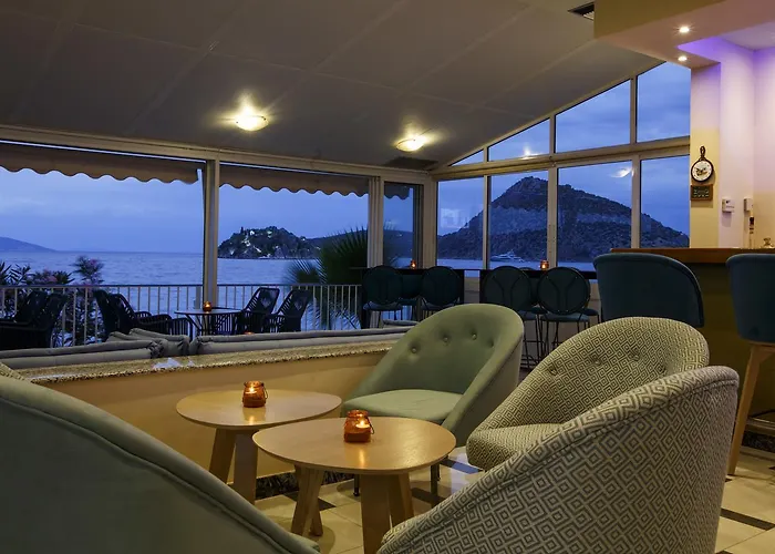 Hotel Tolo מלון טולון