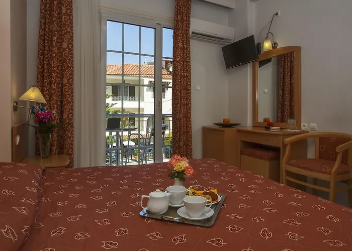 מלון Hotel Tolo 3*