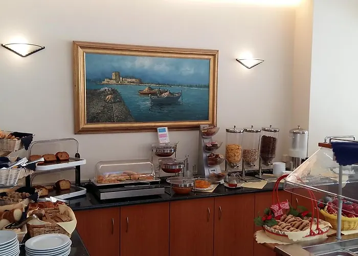 Hotel Tolo מלון טולון