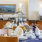 Hotel Tolo ホテル トロン