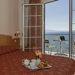 Hotel Tolo ホテル トロン