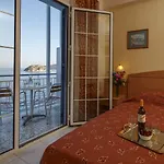 Hotel Tolo ホテル