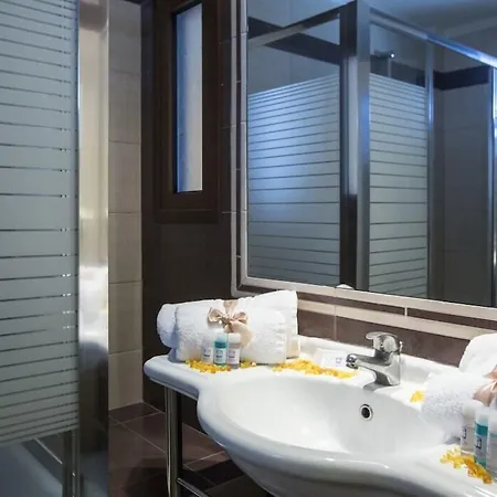 Hotel Tolo فندق 3*