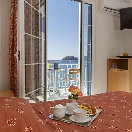 فندق Hotel Tolo تولو