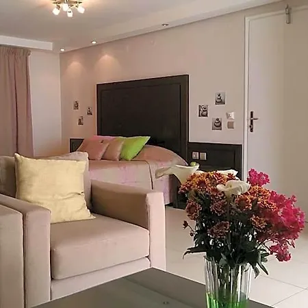 فندق Hotel Tolo 3*
