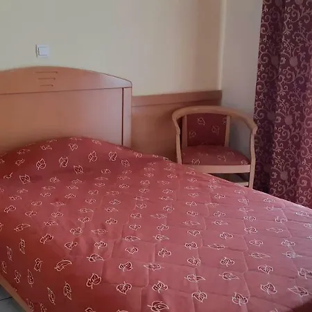 Hotel Tolo ホテル 3*